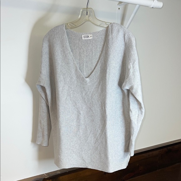 SEEK THE LABEL Sweaters - Seek the Label Gray V-Neck Sweater- M